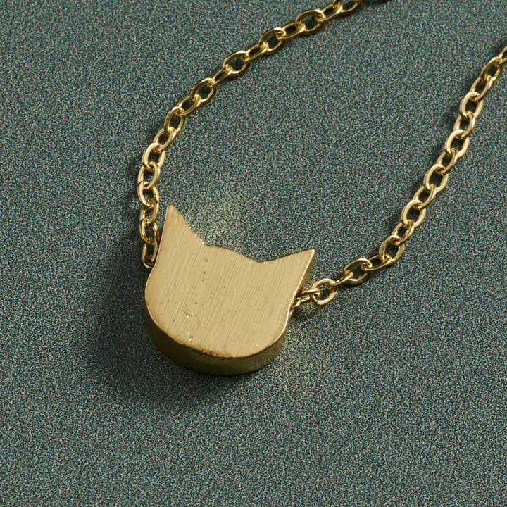 Brass Cat Face Pendant Necklace (16&quot; L)