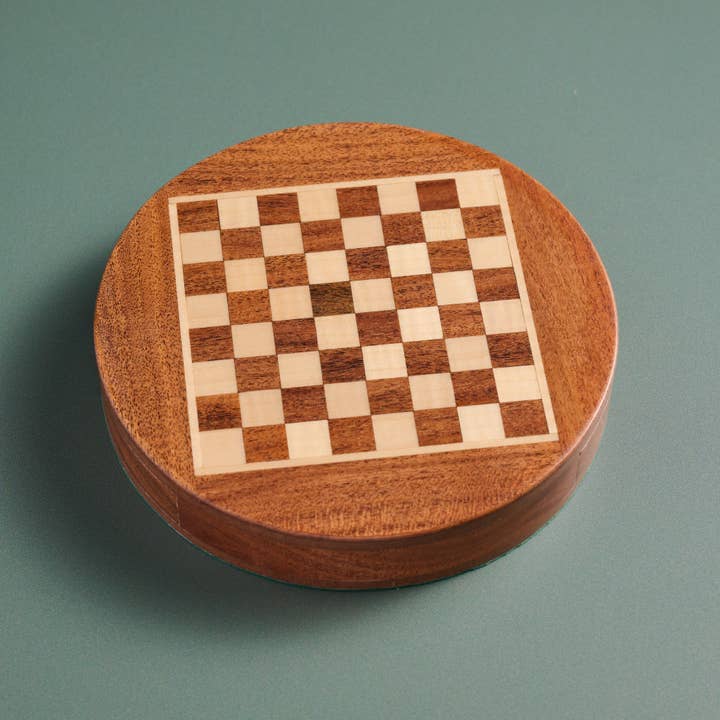 Acacia &amp; Haldu Wood Round Magnetic Chess Set (6&quot; D)