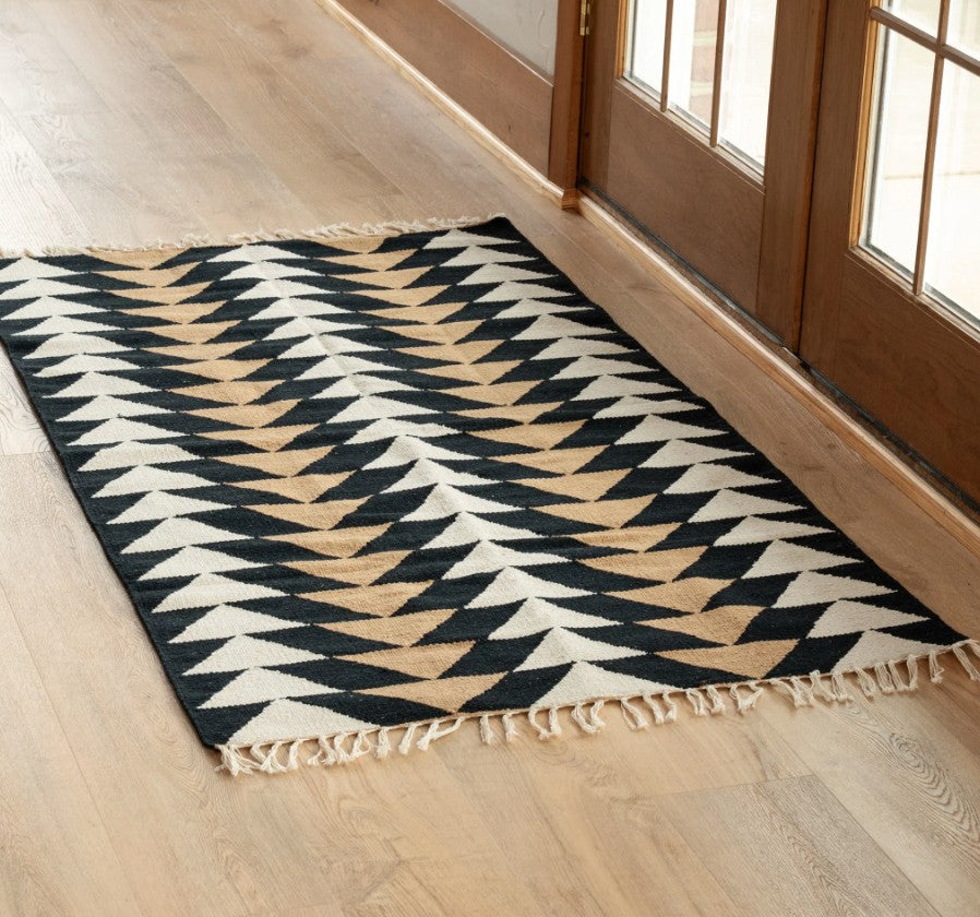 Triangle Pattern Cotton Rug - 63"x36.5"