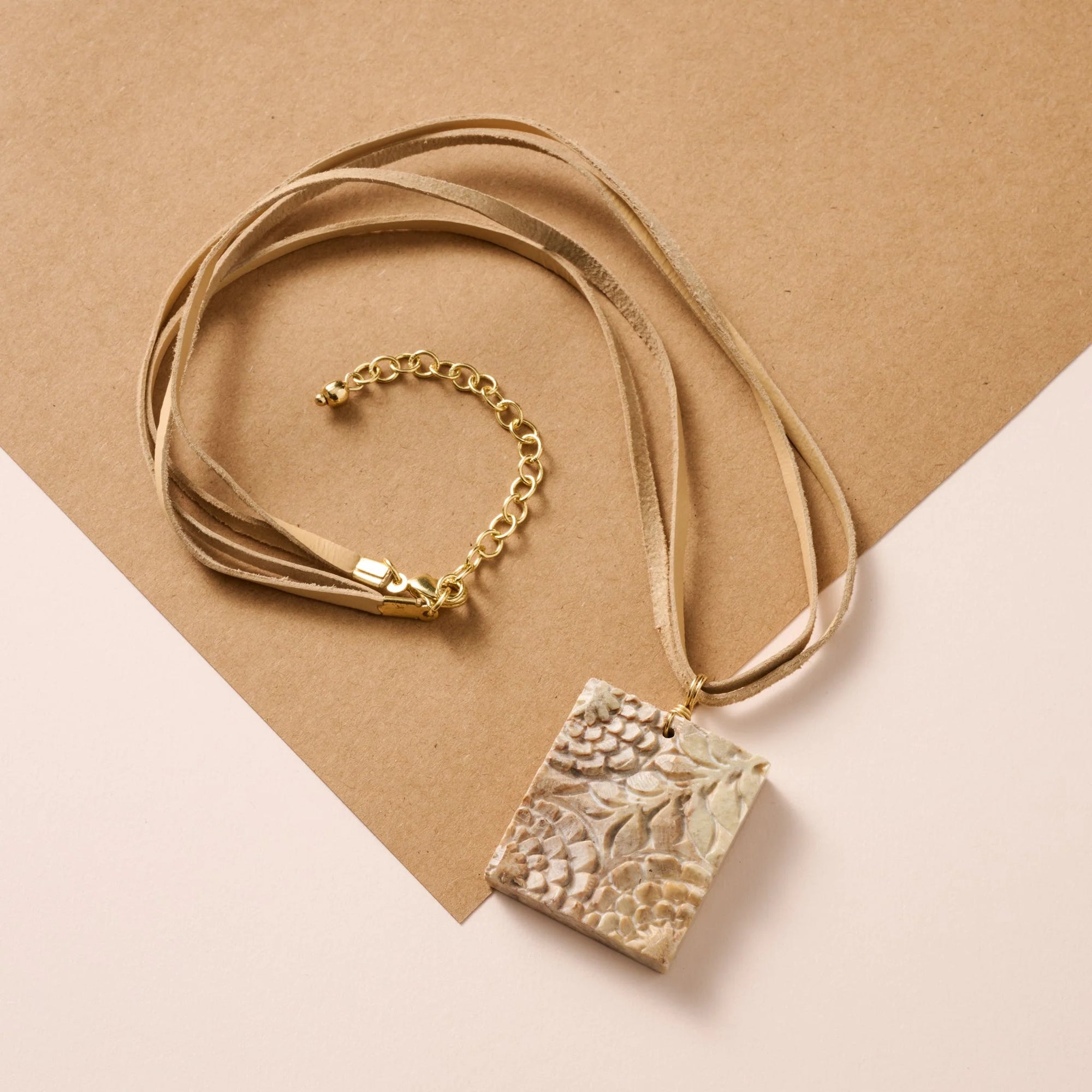 Gorara Stone Pendant Necklace