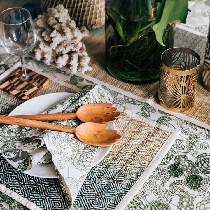 Bee &amp; Flower Cotton Tablecloth (60&quot; X 90&quot;)