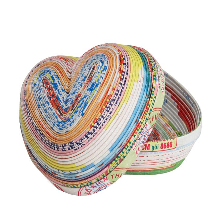 Recycled Magazine Paper Heart Box (2&quot; D)