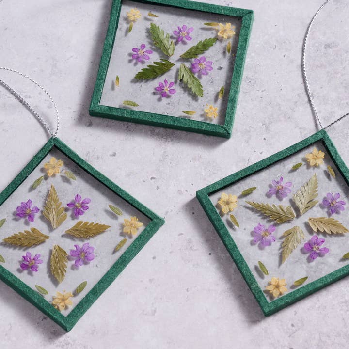 Pressed Flowers &amp; Glass Ornament (3.25&quot; Sq)