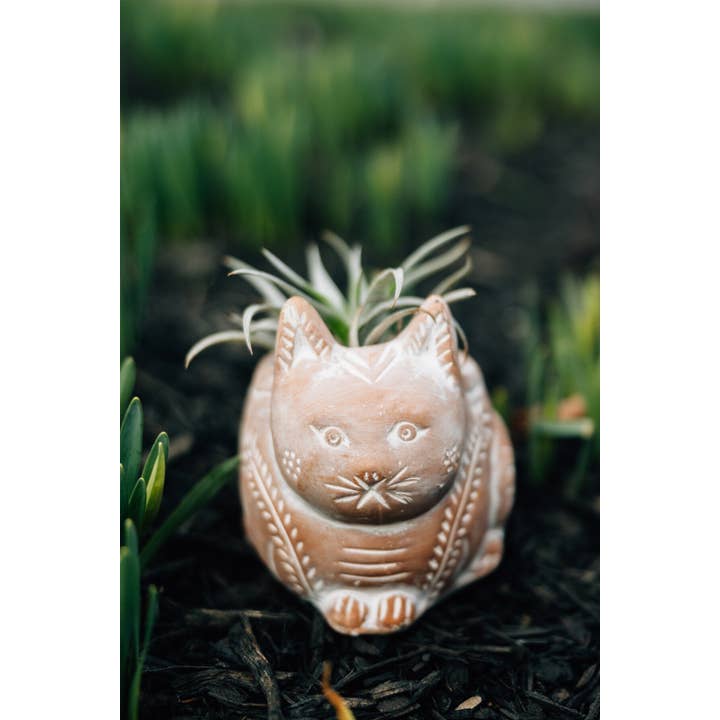 Cat Terracotta Planter (7&quot; D)