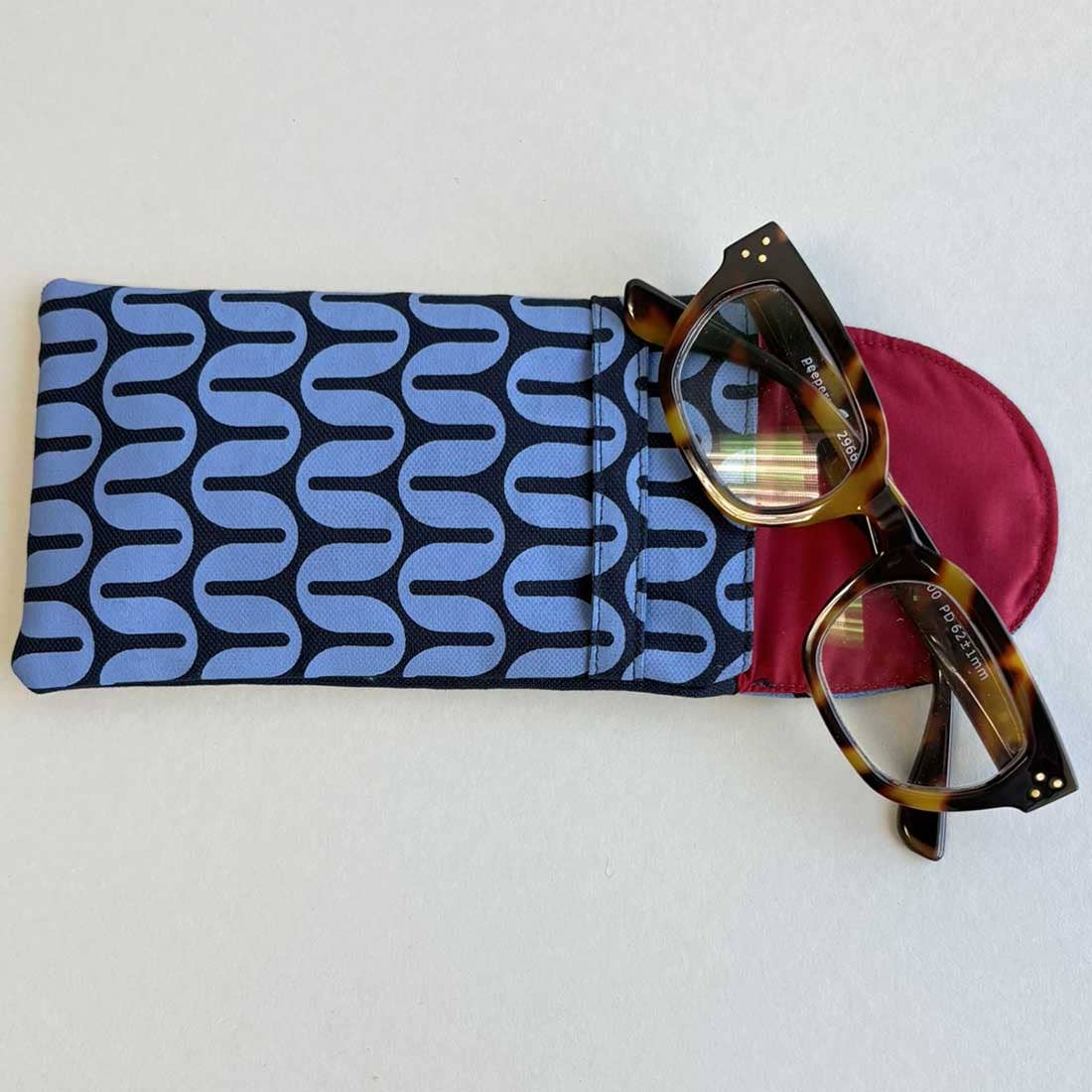 Retro Print Puffy Glasses Case