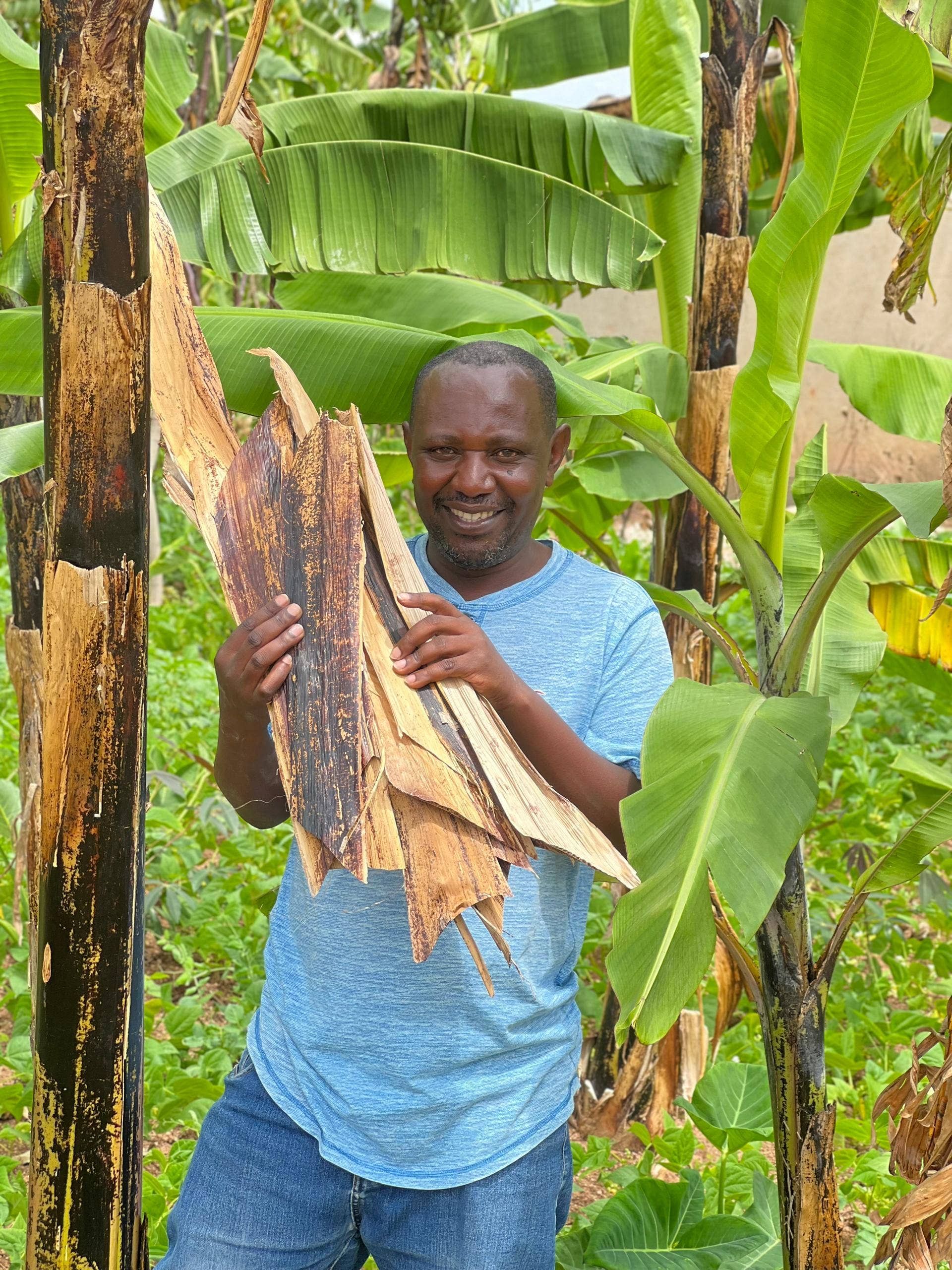 Handcrafted Banana Fiber &amp; Kitenge Heart Bouquet Card