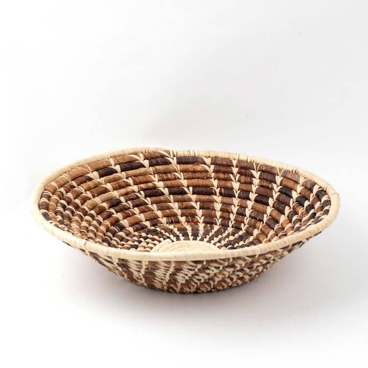 Brown Raffia-Banana Swirl Basket (13&quot; D)