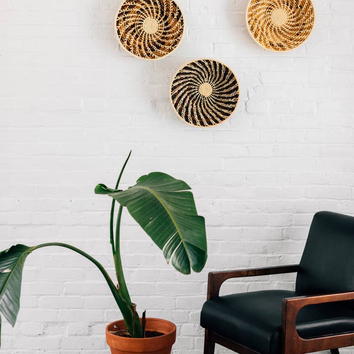 Brown Raffia-Banana Swirl Basket (13&quot; D)